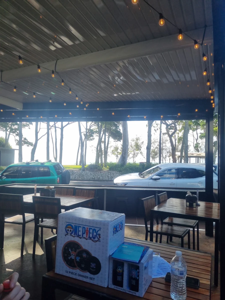 Vibe, Badger & Brown's Burgerie