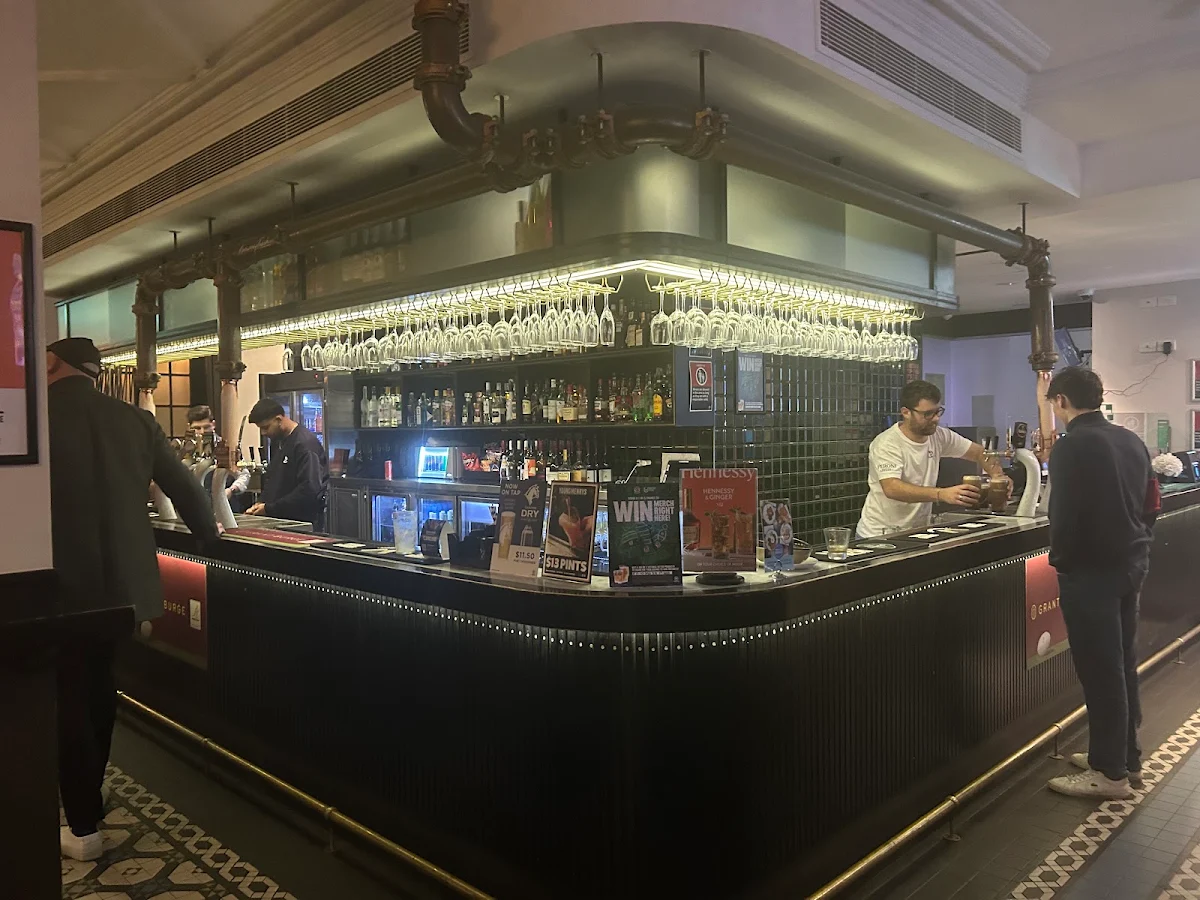 Vibe, Paragon Hotel