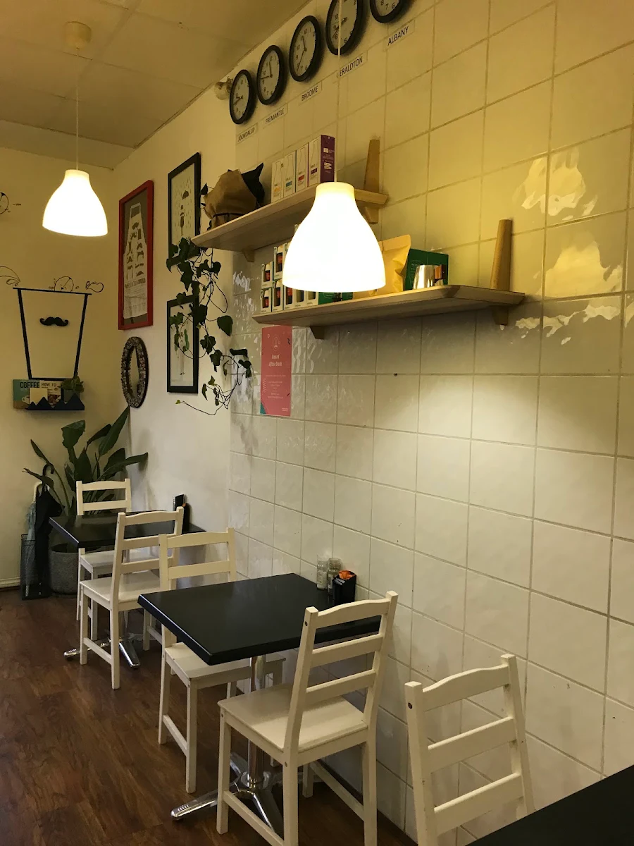 Vibe, Moments Cafe