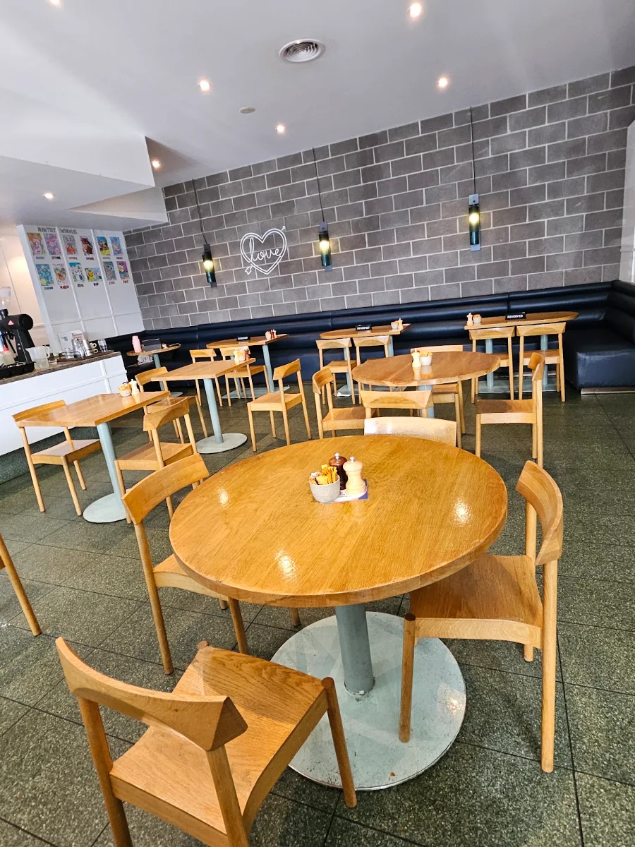 Vibe, Saint Martins Cafe