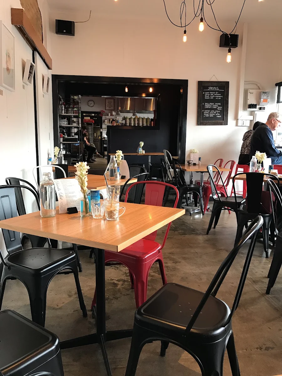 Vibe, Lady Bower Cafe