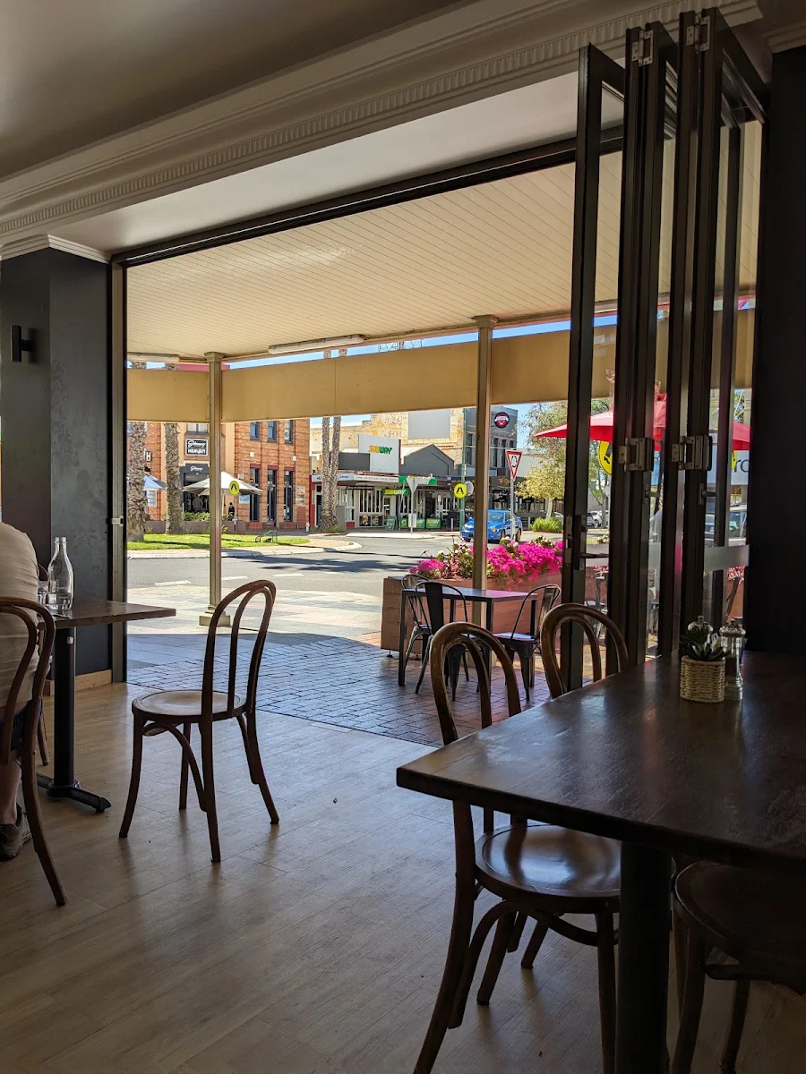 Vibe, Langtree Cafe