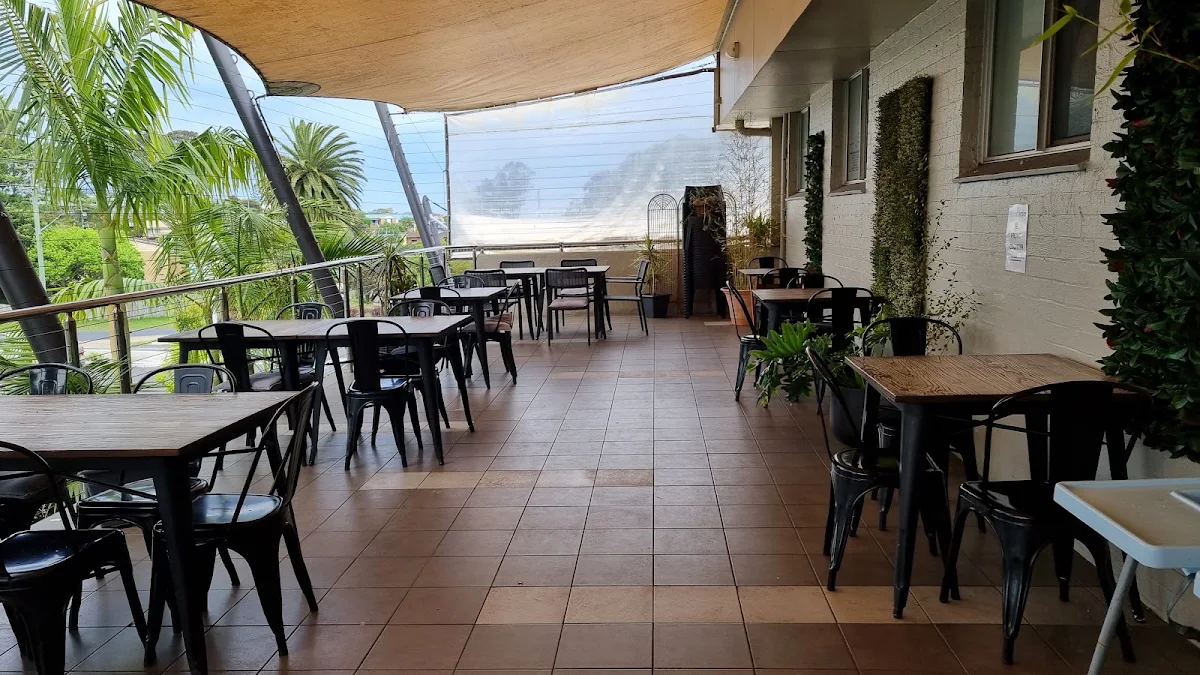 Vibe, Raven Cafe & Grill