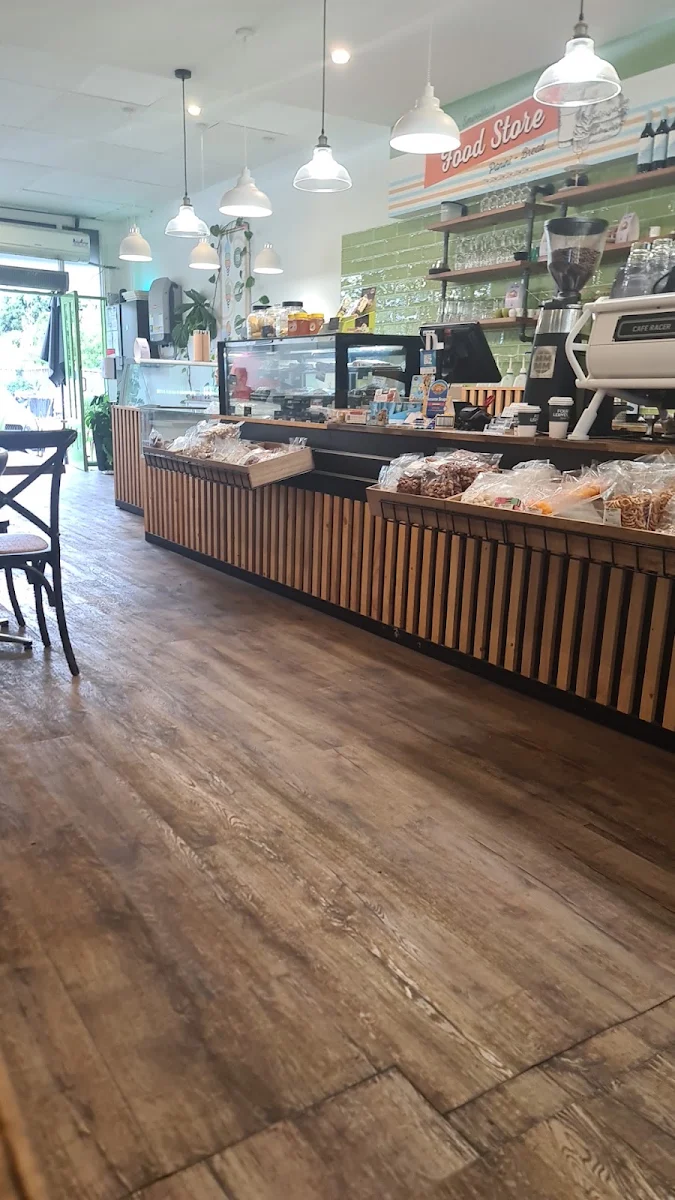 Vibe, Four Leaves Cafe Food Store