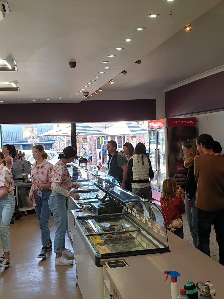 Vibe, Cafe Kiama & Scoops Ice Creamery & Gelateria