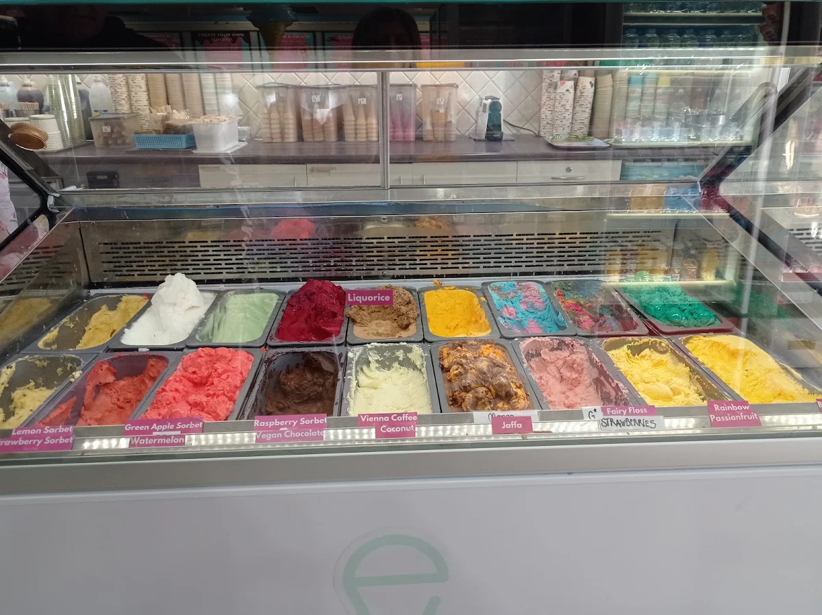 Vibe, Cafe Kiama & Scoops Ice Creamery & Gelateria