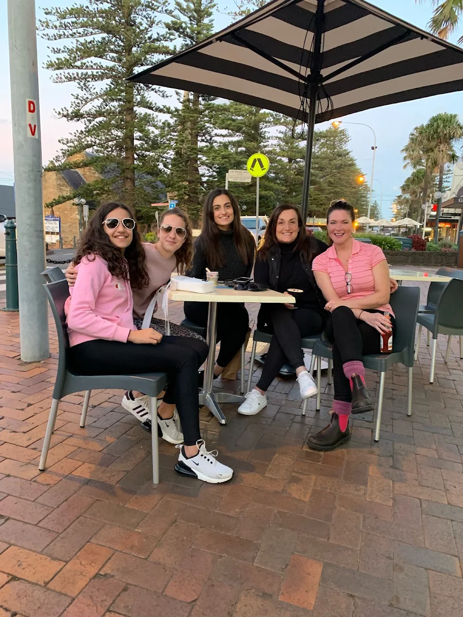Vibe, Cafe Kiama & Scoops Ice Creamery & Gelateria