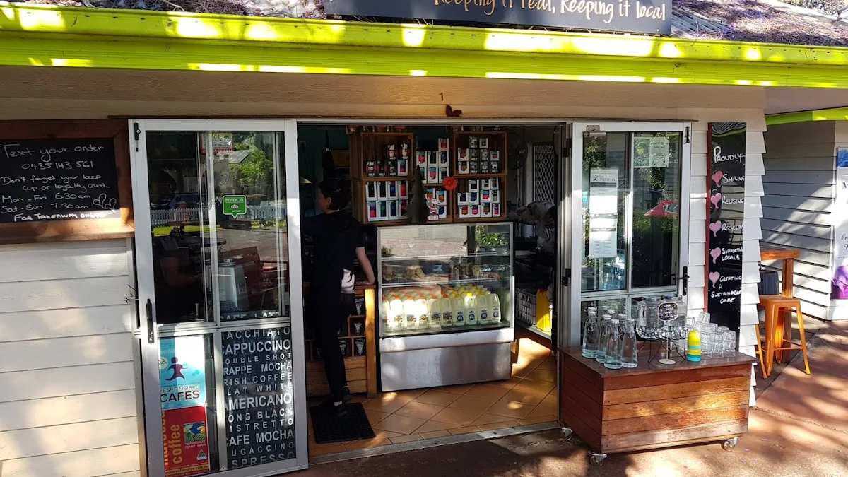 Vibe, Tree House Cafe & Bar