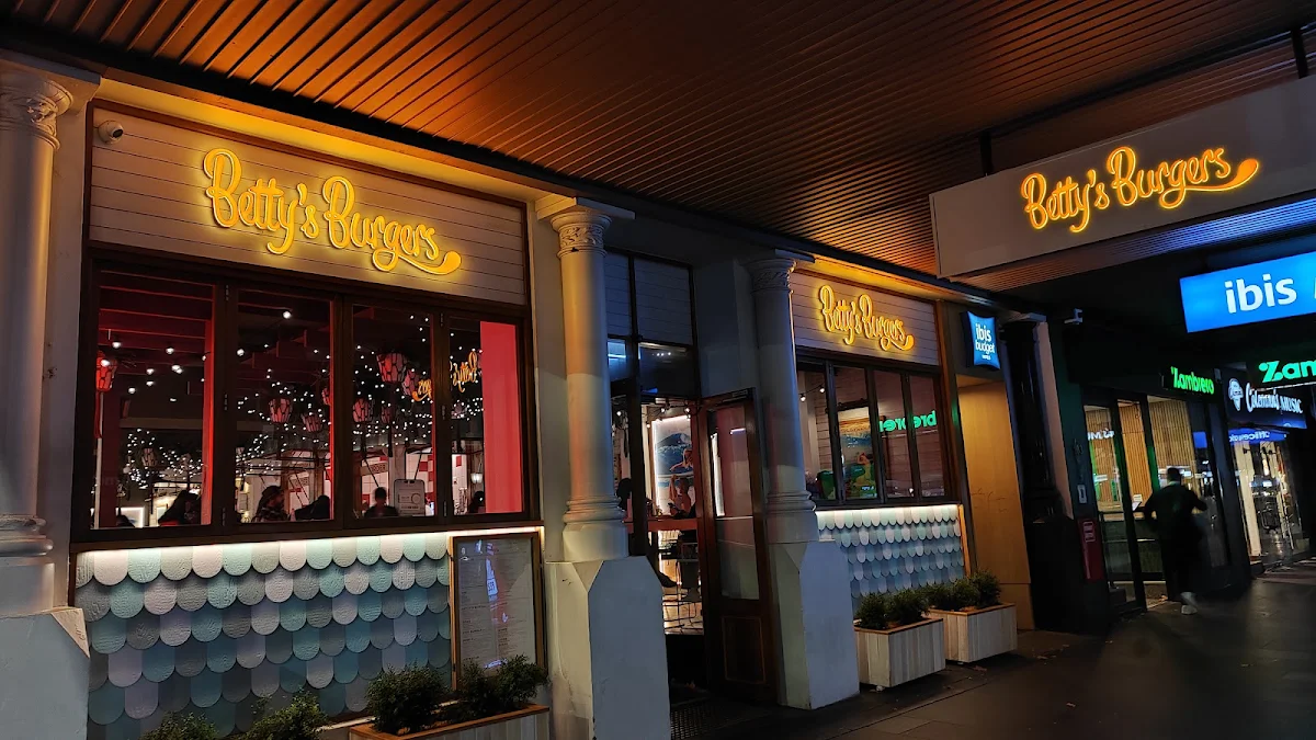 Vibe, Betty's Burgers