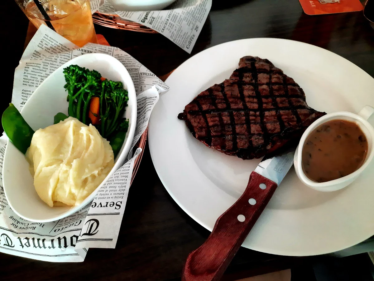 Food & drink, Lees Hotel - the Pub with No Beer