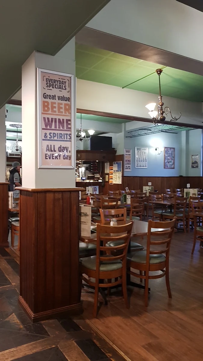 Vibe, Molly Malones Irish Pub