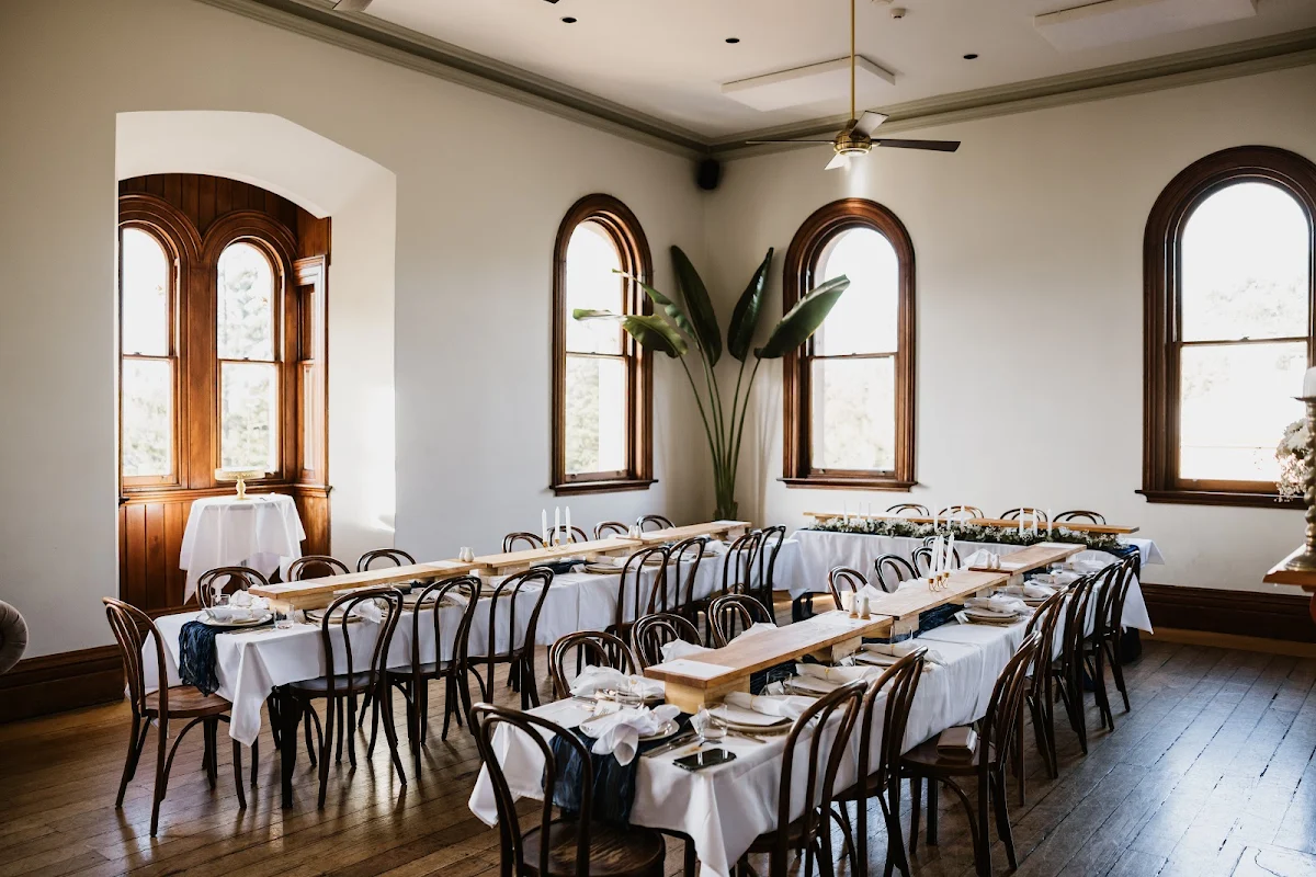 Vibe, Customs House Hotel