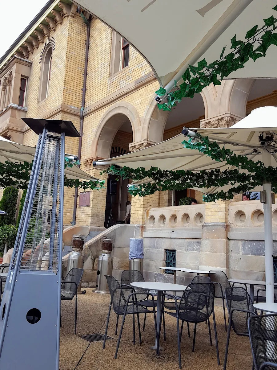 Vibe, Customs House Hotel