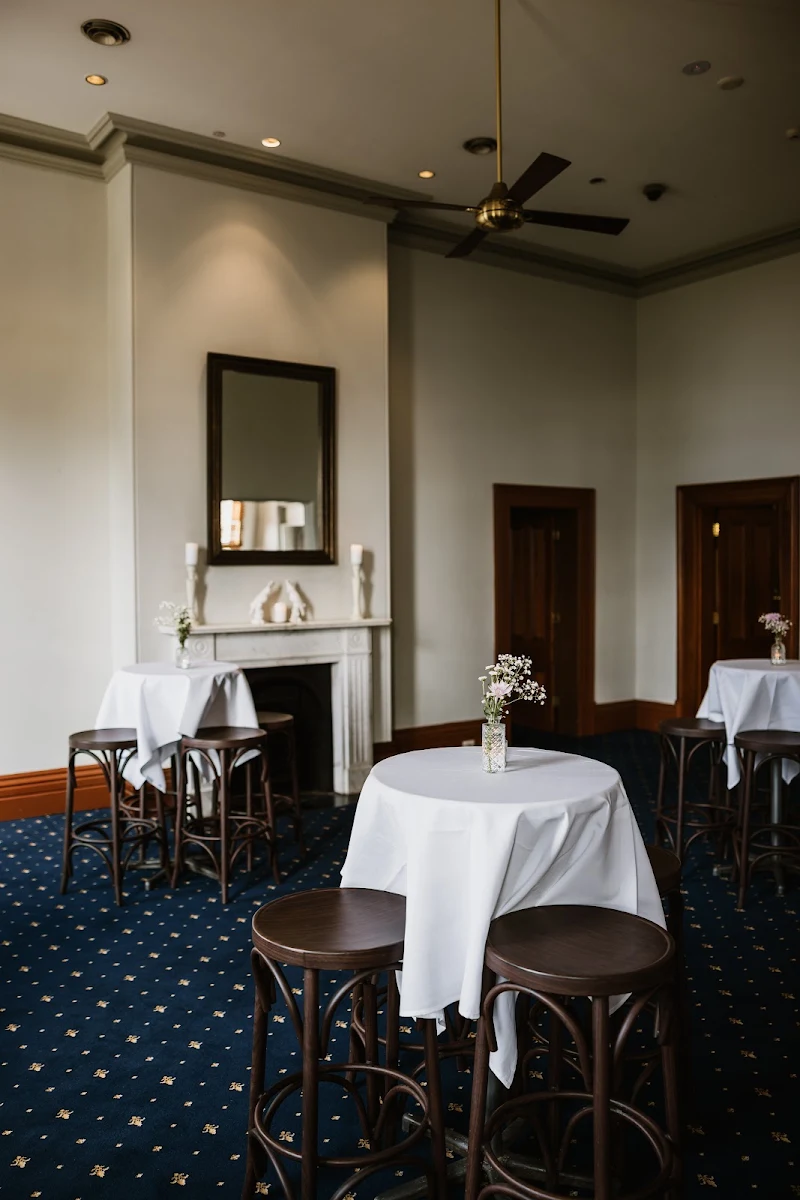 Vibe, Customs House Hotel