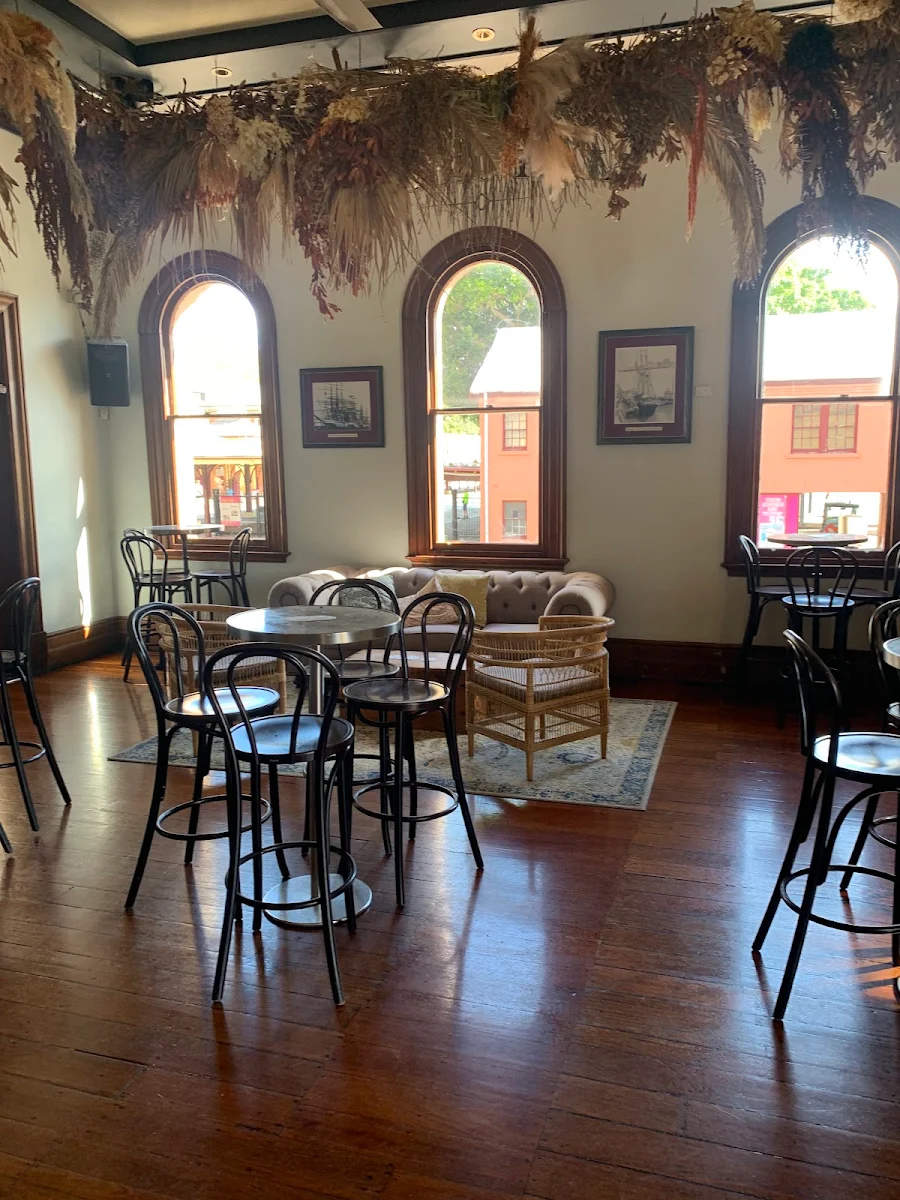 Vibe, Customs House Hotel