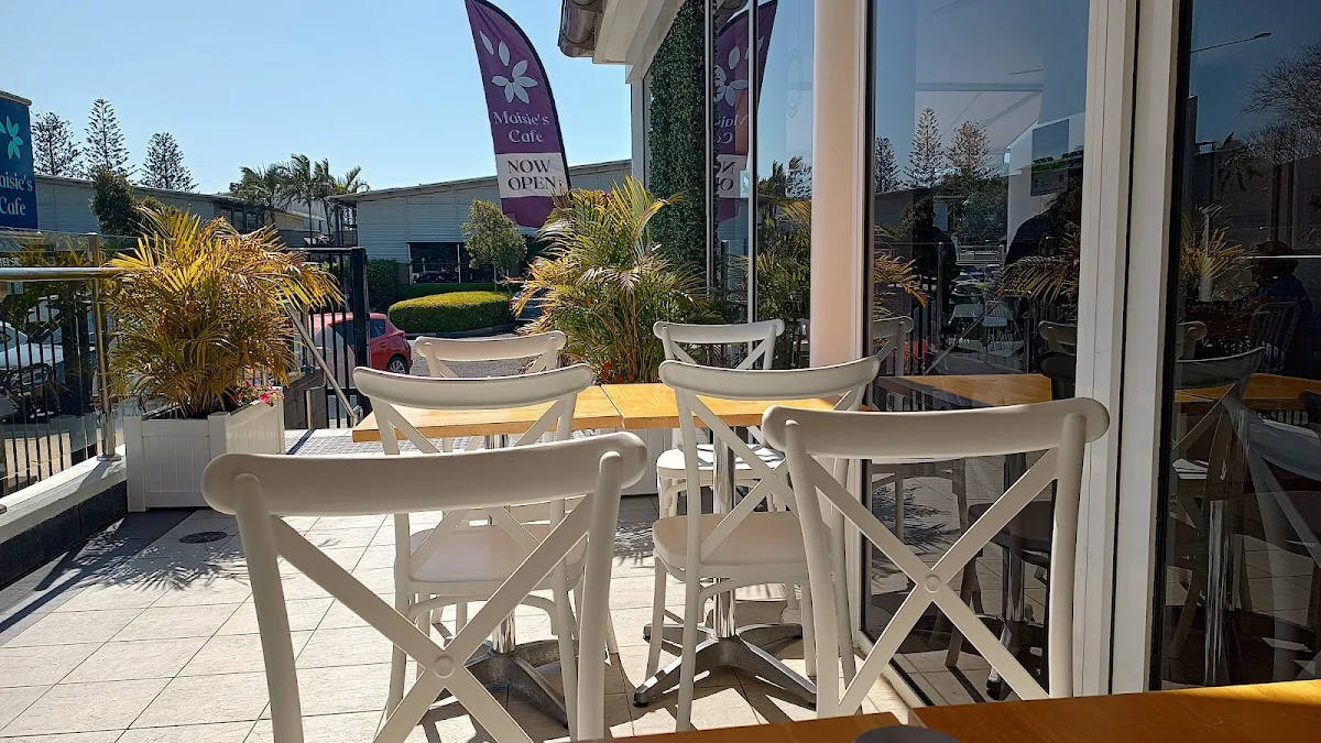 Vibe, Maisie’s Cafe