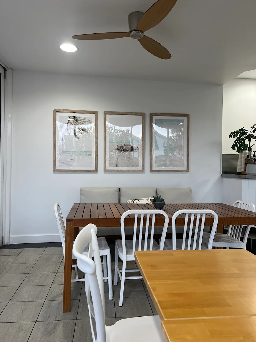 Vibe, Maisie’s Cafe
