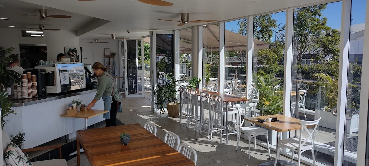 Vibe, Maisie’s Cafe