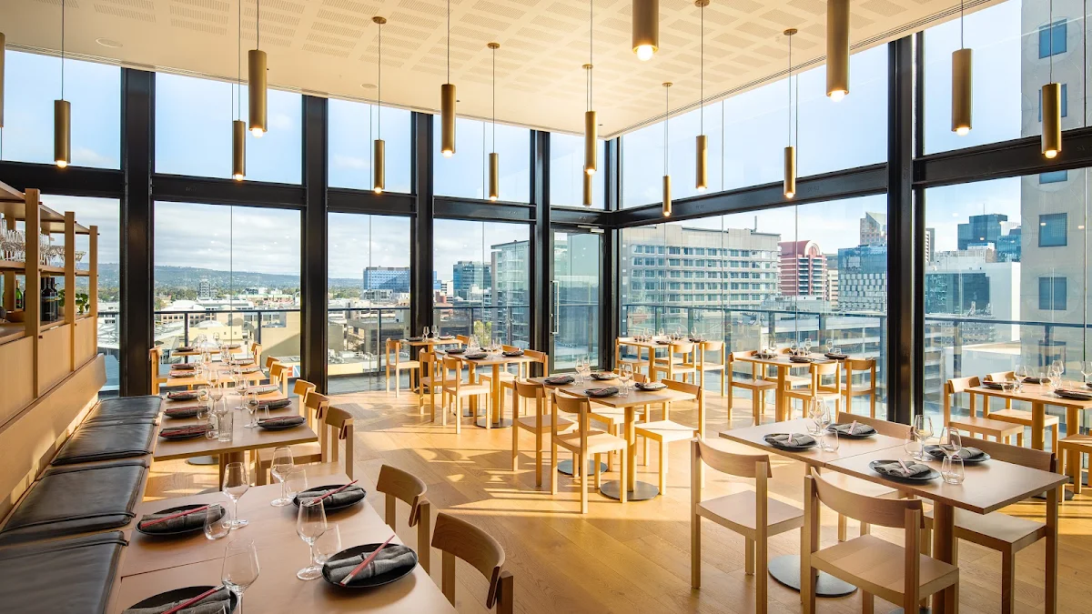 Vibe, KOOMO Restaurant & Bar