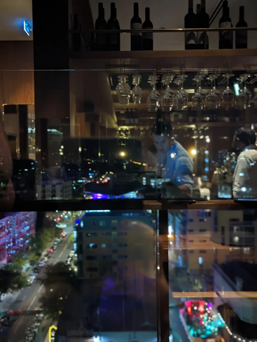 Vibe, KOOMO Restaurant & Bar