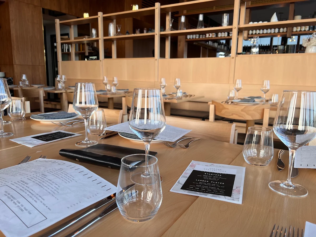 Vibe, KOOMO Restaurant & Bar