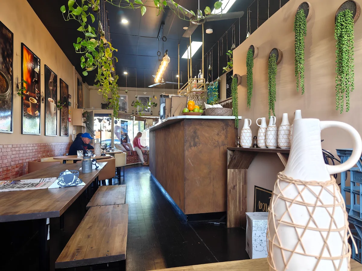 Vibe, Esperanca cafe