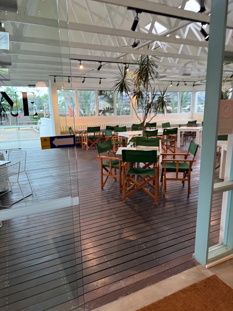 Vibe, Riverstone Hotel