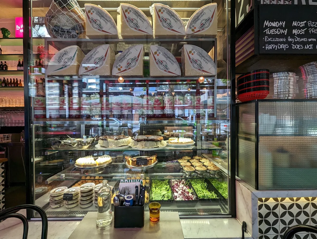 Vibe, A25 Pizzeria South Yarra