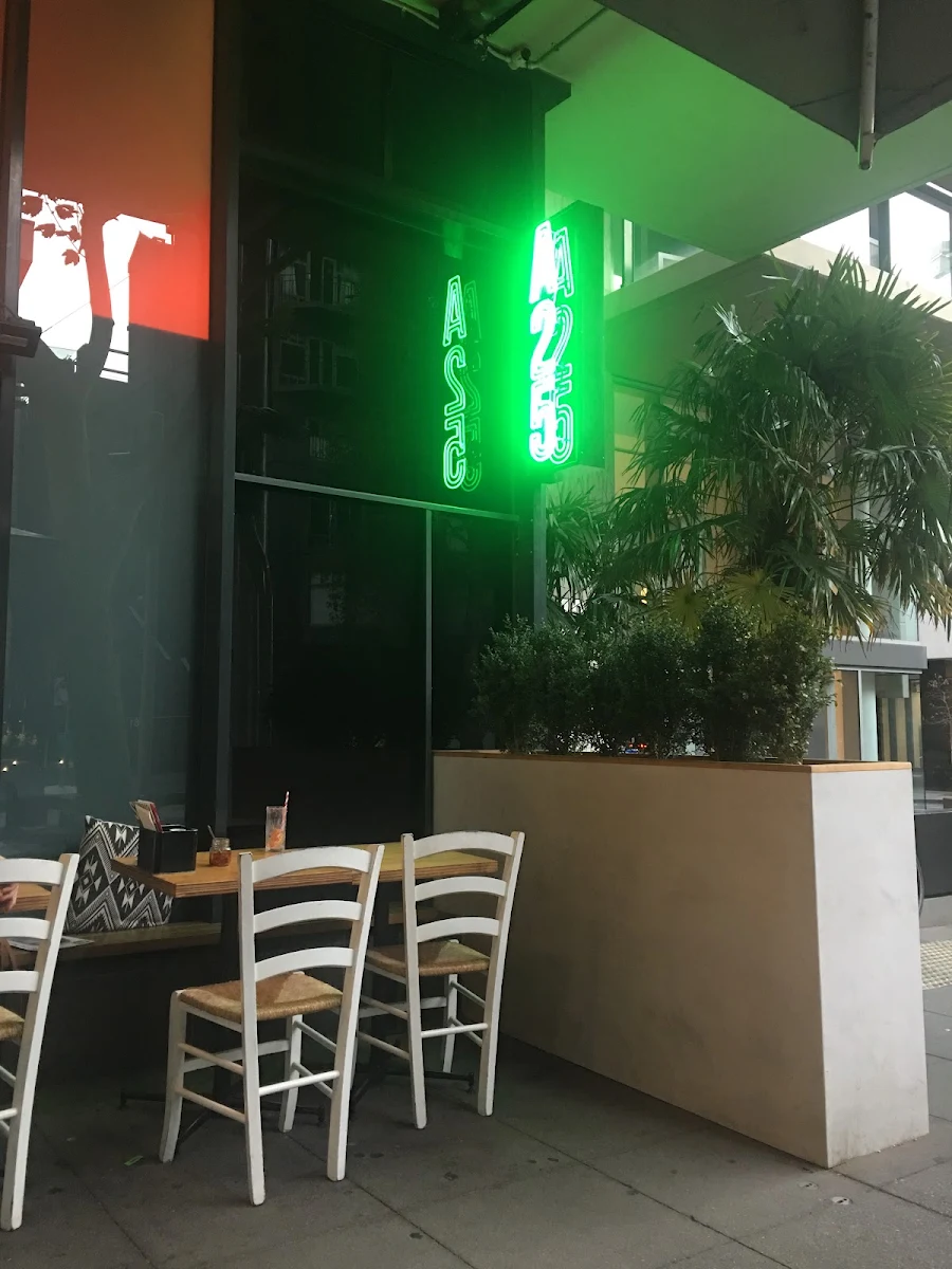 Vibe, A25 Pizzeria South Yarra