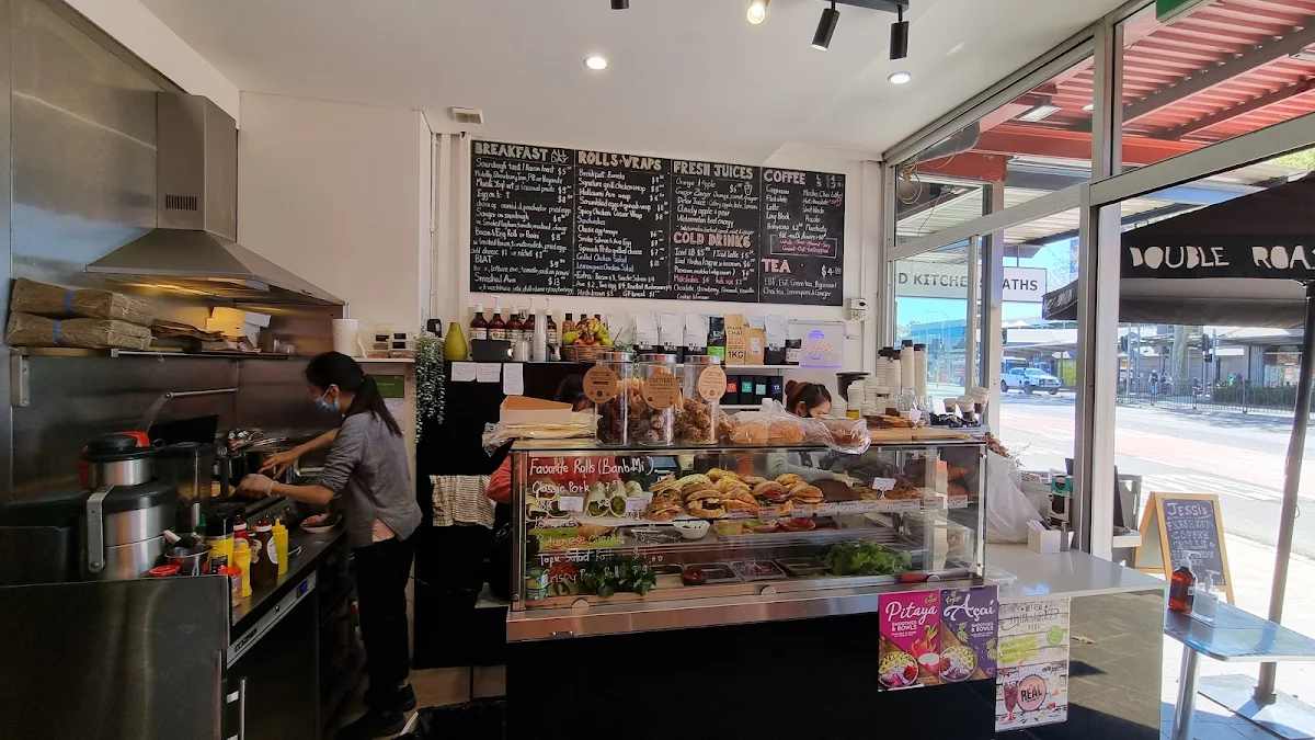 Vibe, Rolland Cafe