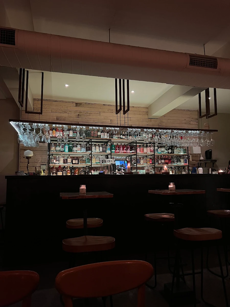 Vibe, Juniper Bar