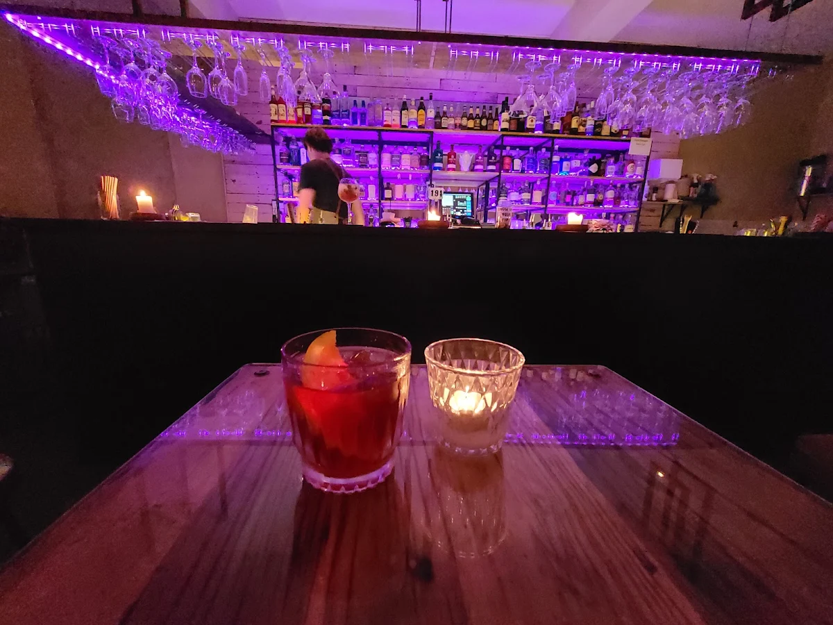 Vibe, Juniper Bar