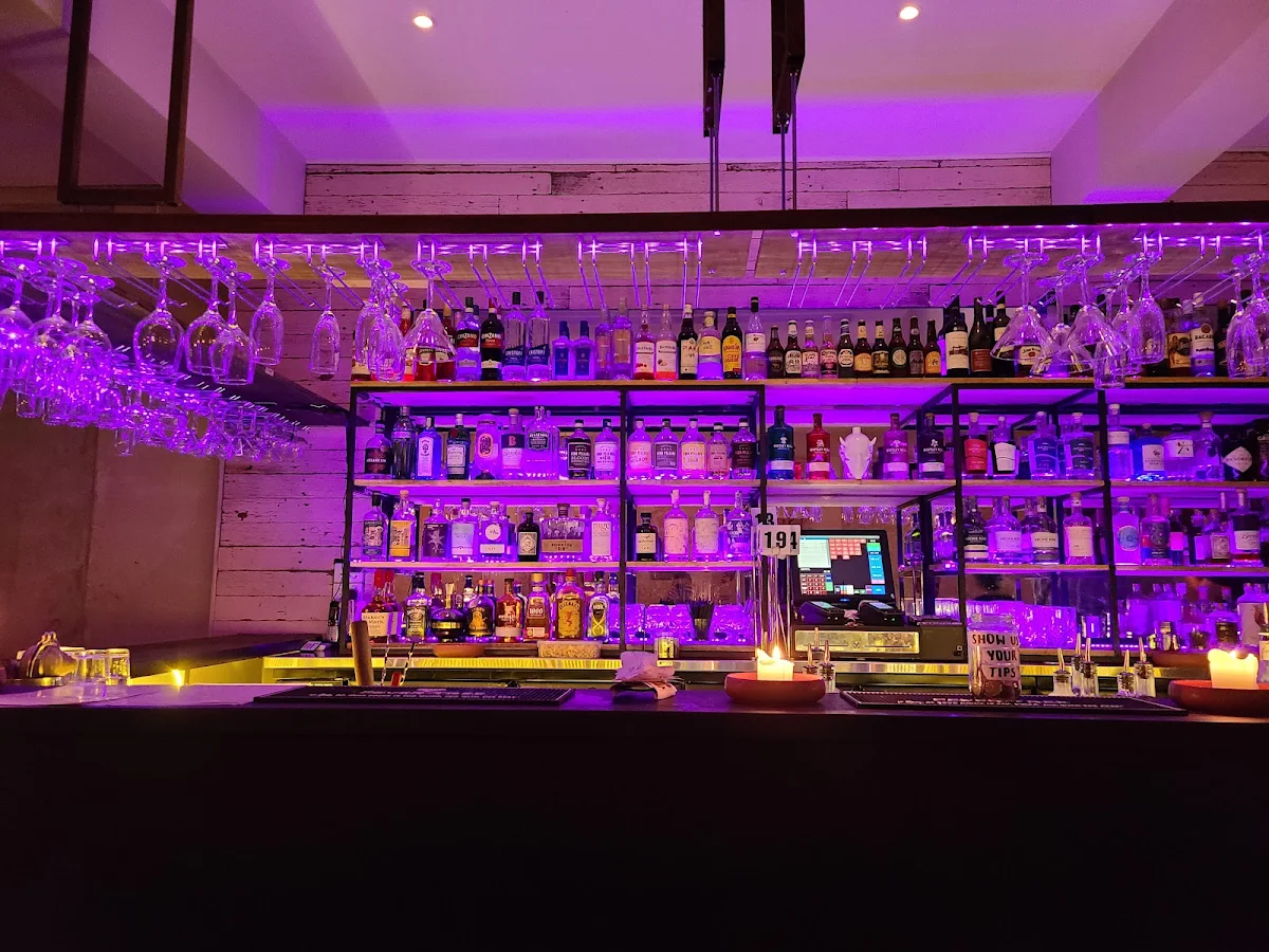 Vibe, Juniper Bar