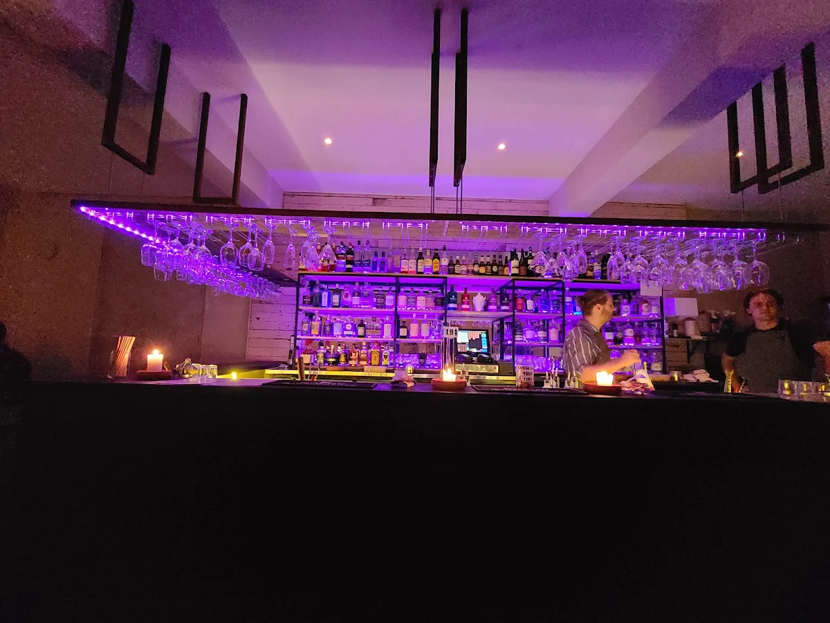 Vibe, Juniper Bar