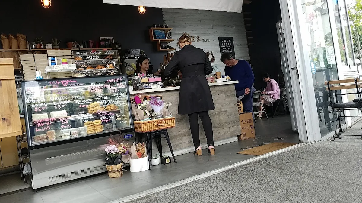 Vibe, June's Cafe
