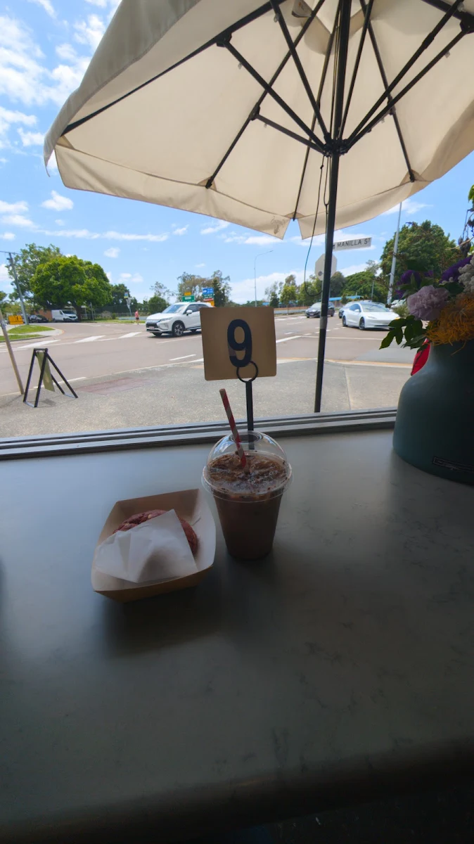 Vibe, June's Cafe