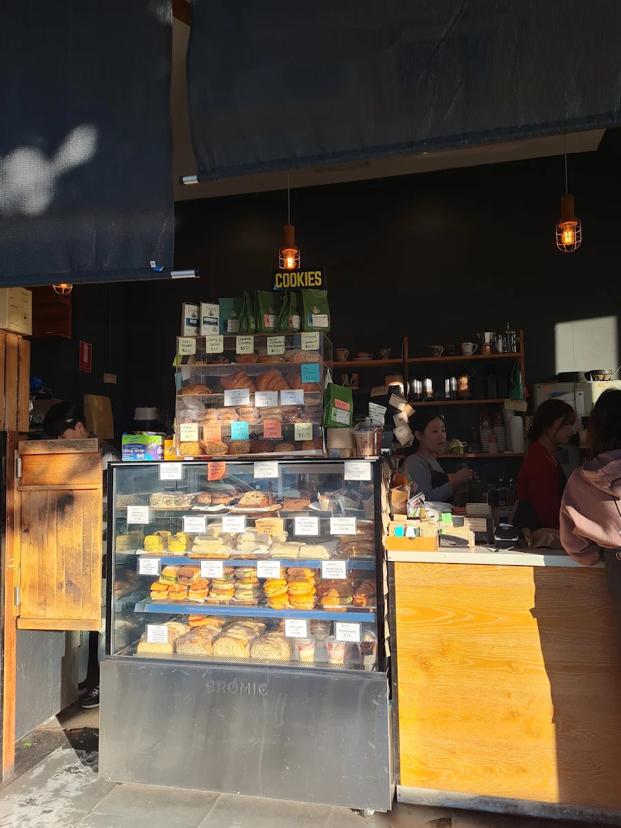 Vibe, June's Cafe