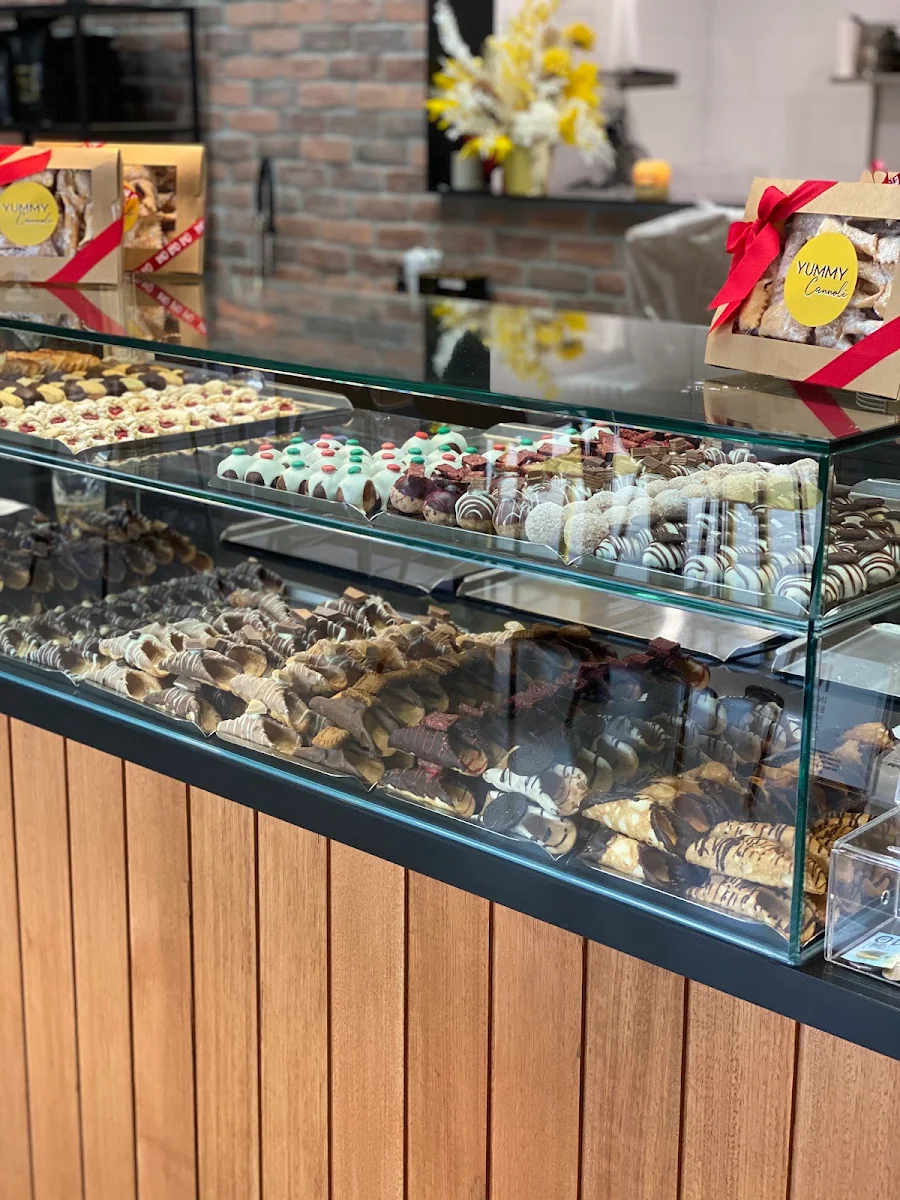 Vibe, Yummy Cannoli