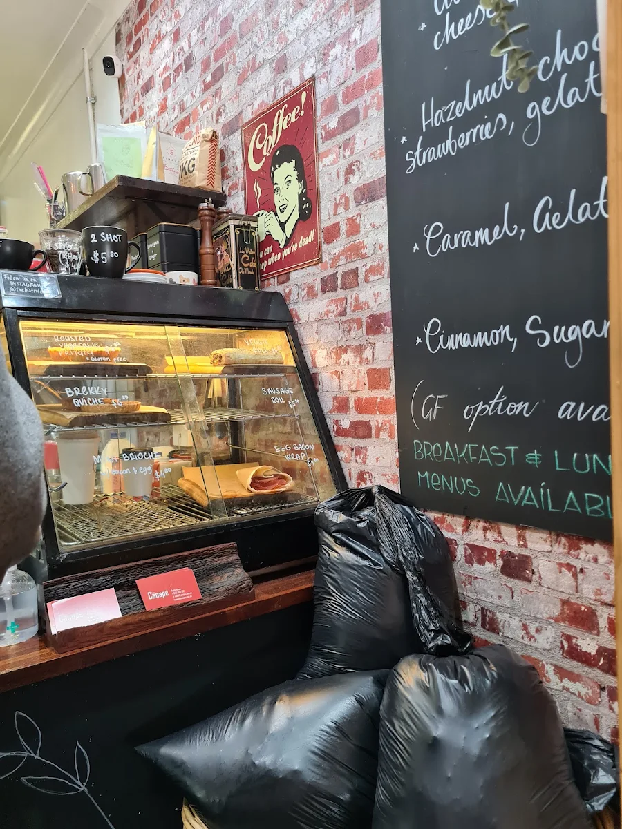 Vibe, Angie's Bistrot