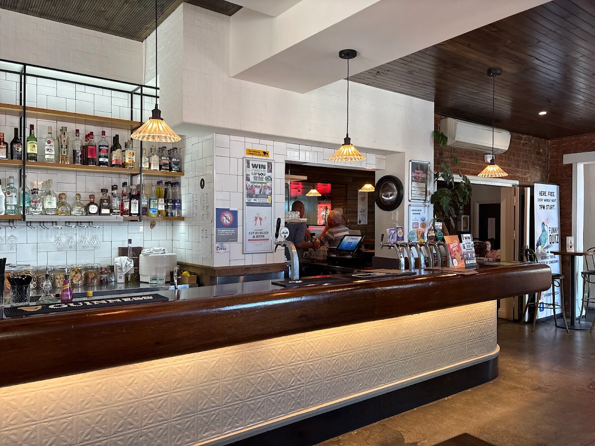 Vibe, Saracens Head Hotel