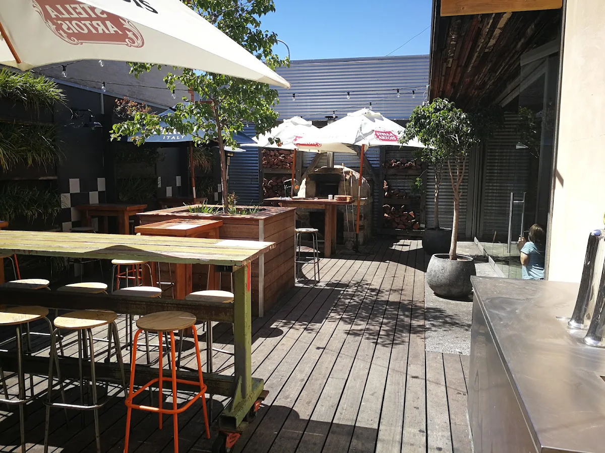 Vibe, Saracens Head Hotel