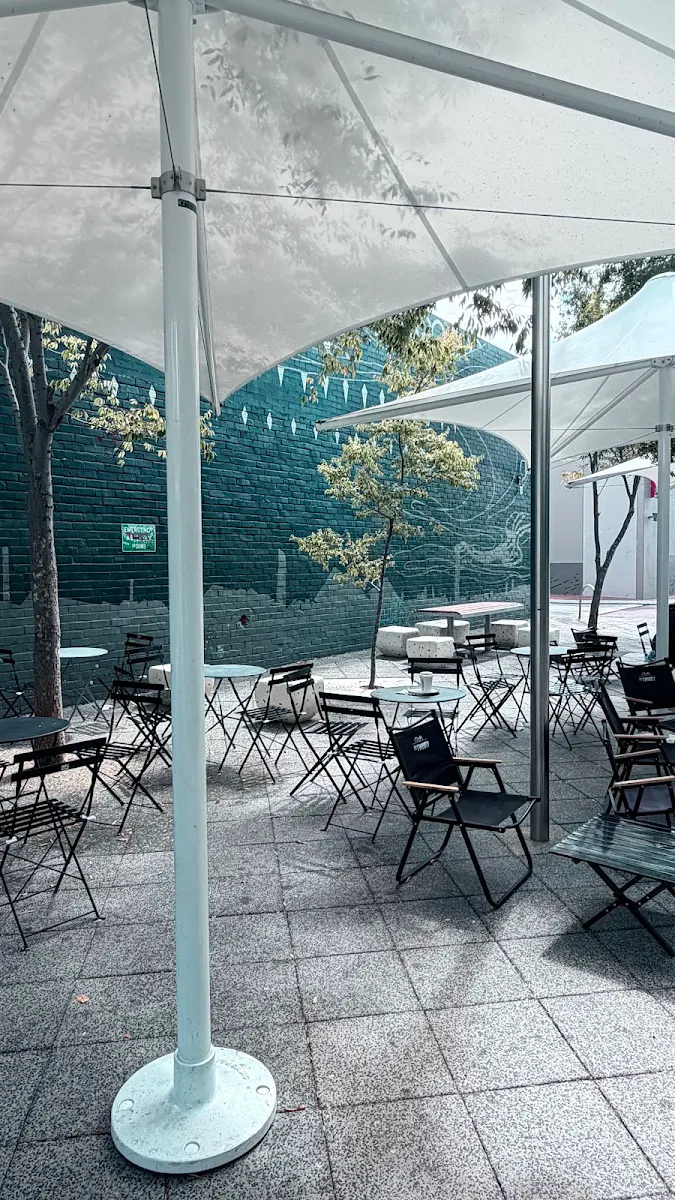 Vibe, 20 Twenty Cafe