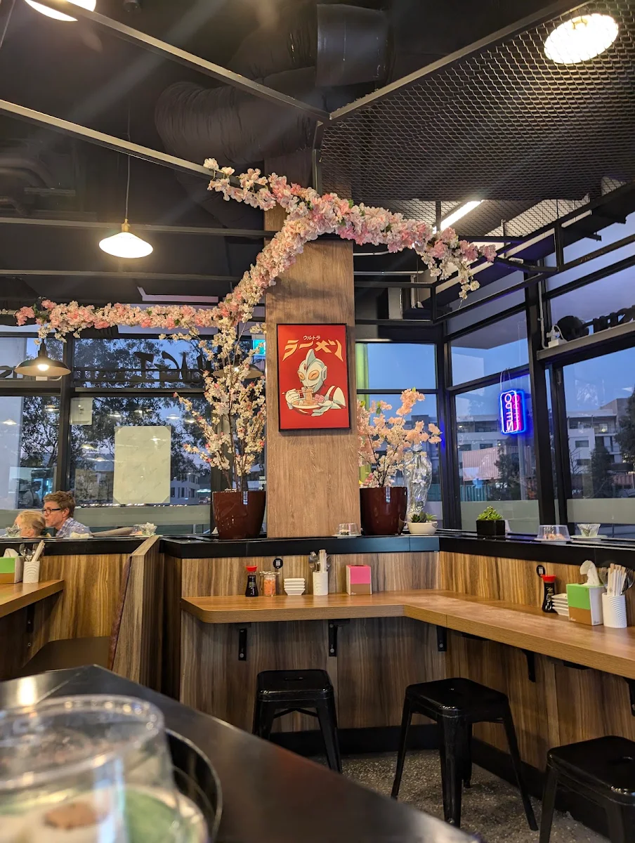 Vibe, Ougi Kaiten Sushi