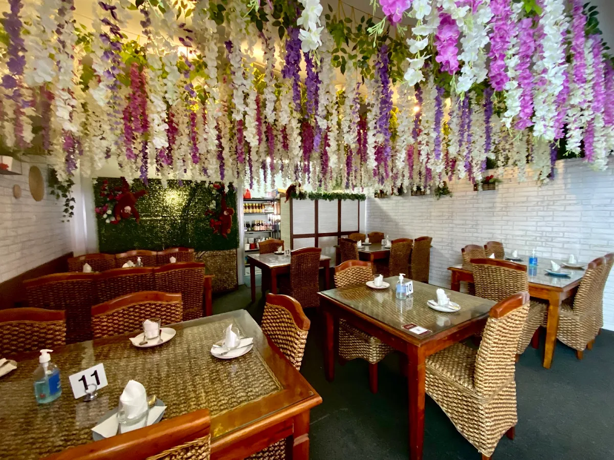 Vibe, Monkey Punch Thai Cuisine