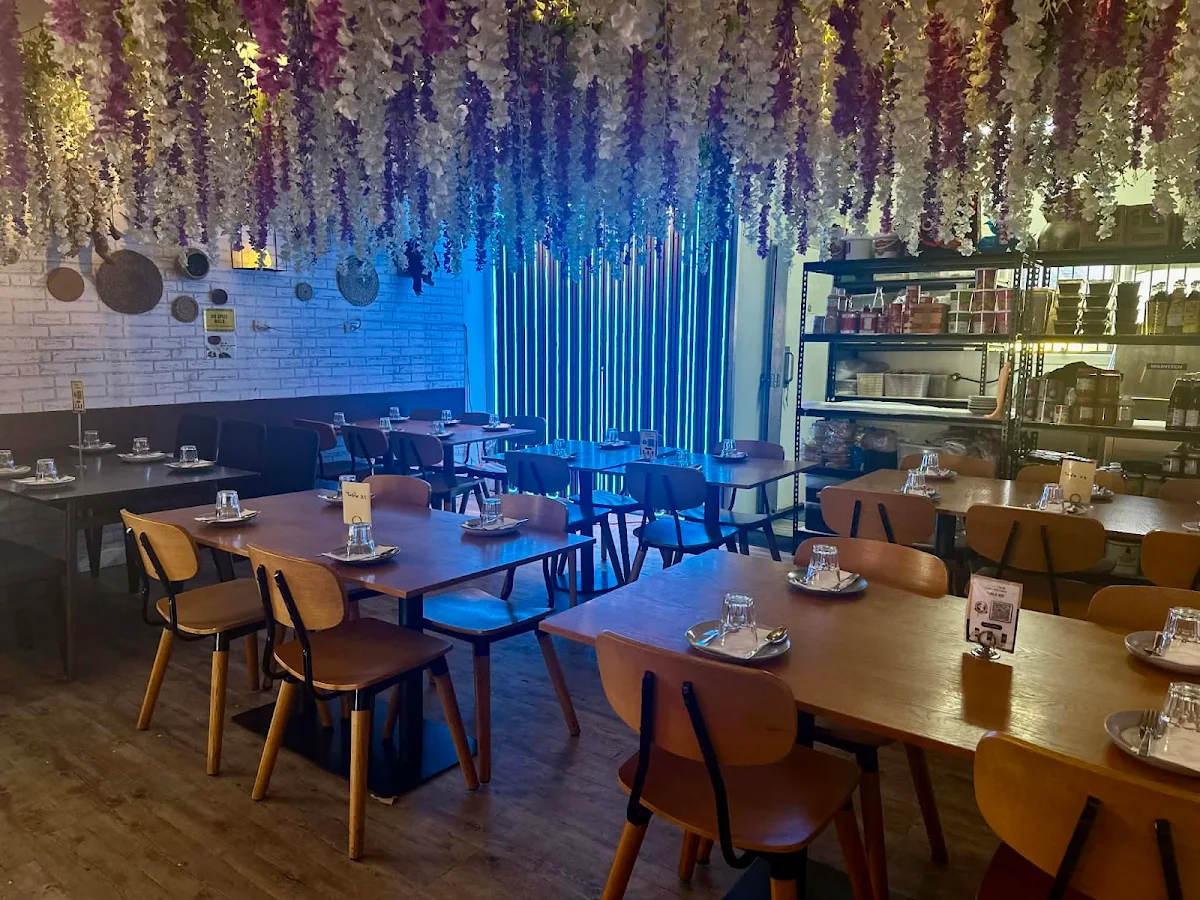 Vibe, Monkey Punch Thai Cuisine