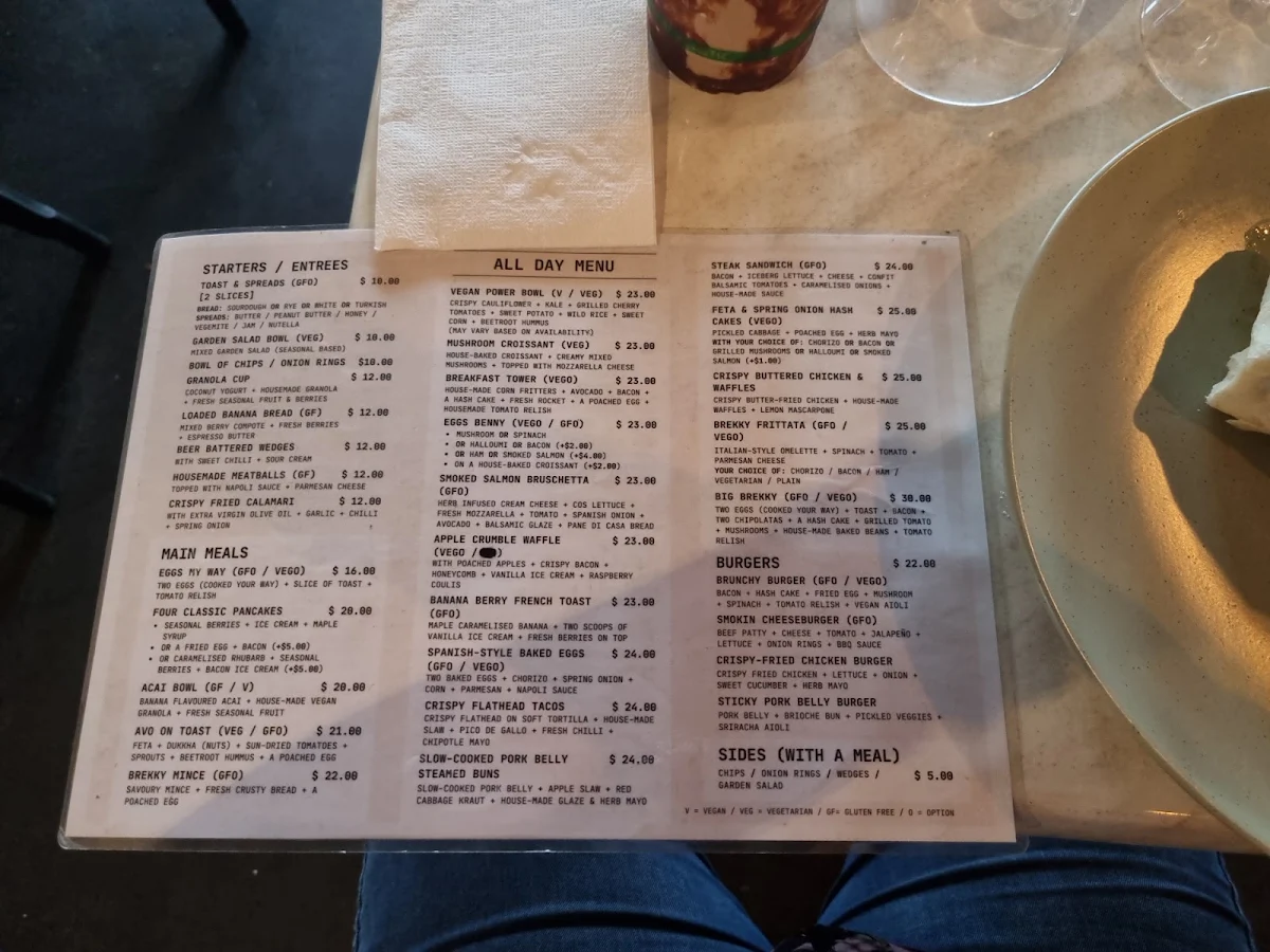 Menu, Artie & Mai