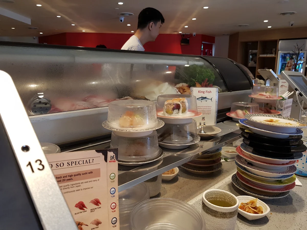 Vibe, Makoto Sushi Bar