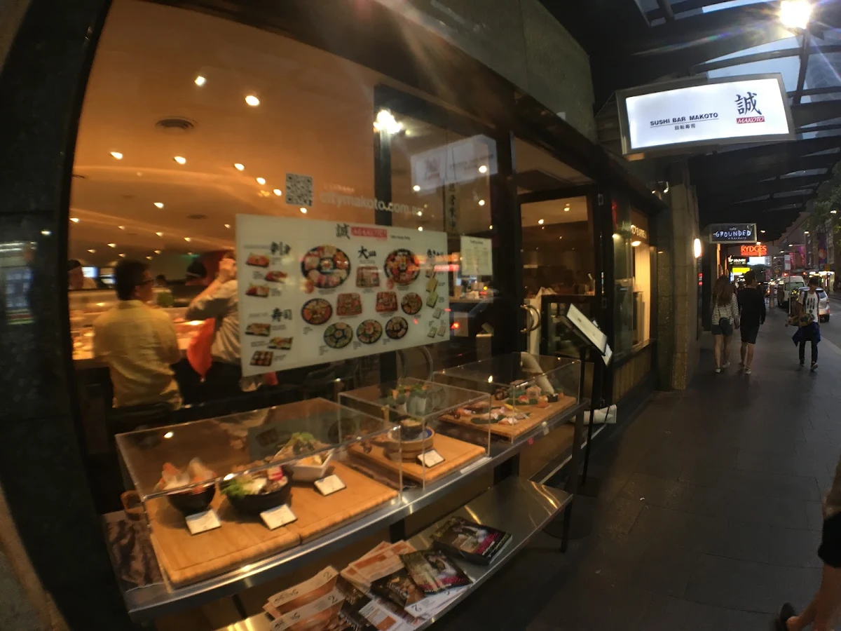 Vibe, Makoto Sushi Bar