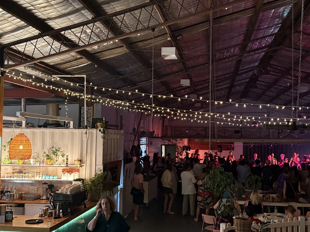 Vibe, Happy Jane Cafe