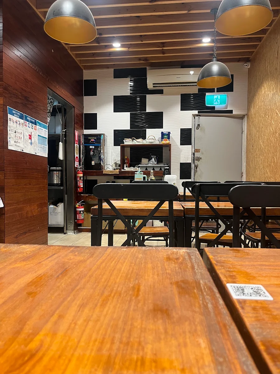 Vibe, Ramen & Dumpling House Clayton